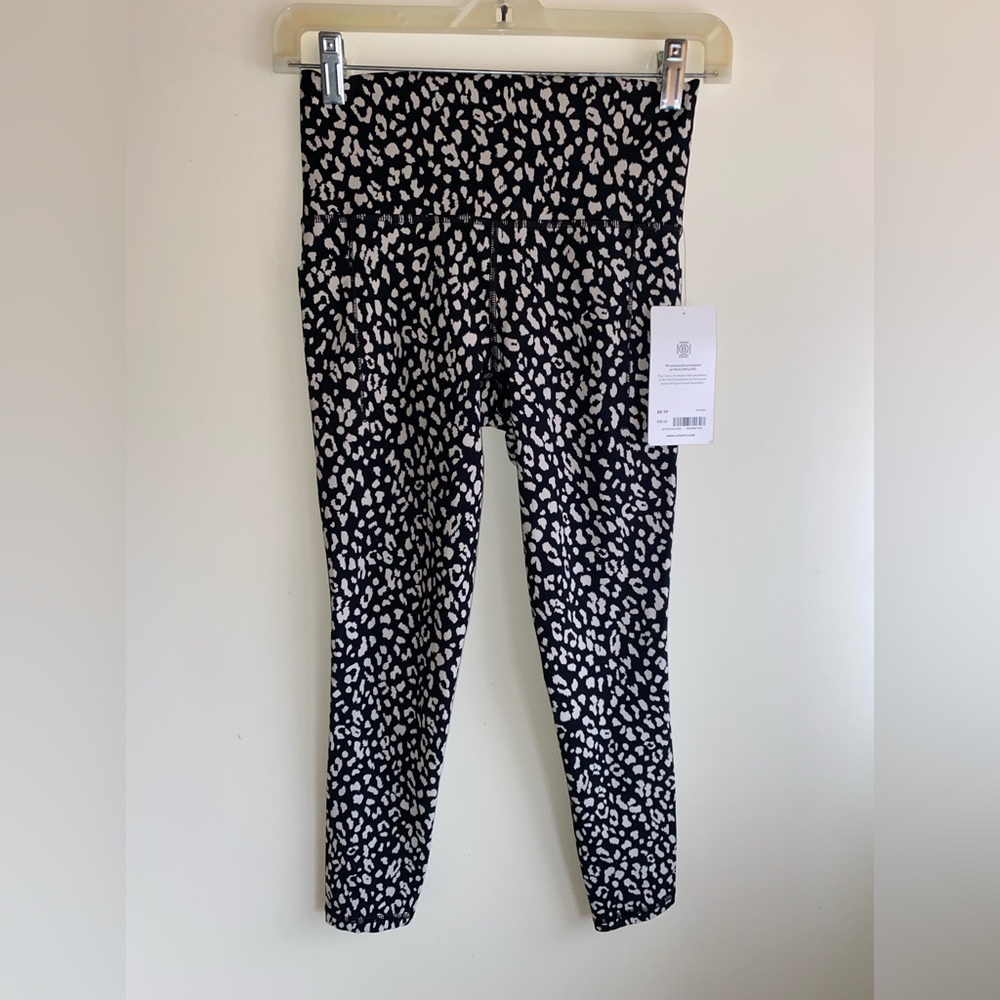 Athleta Salutation Stash 7/8 Tight